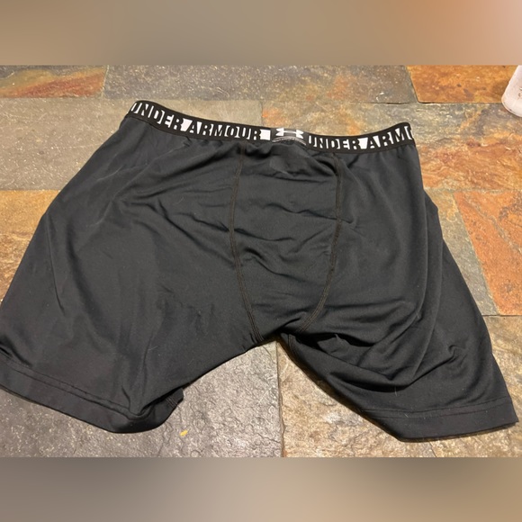Under Armour compression Shorts - Picture 6 of 6